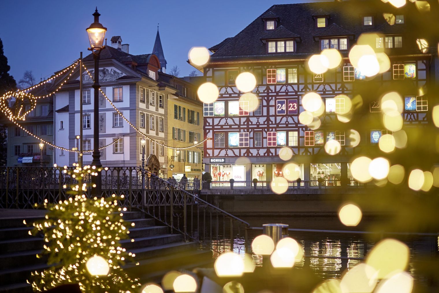 Lozärner Adventseröffnung Reussteg